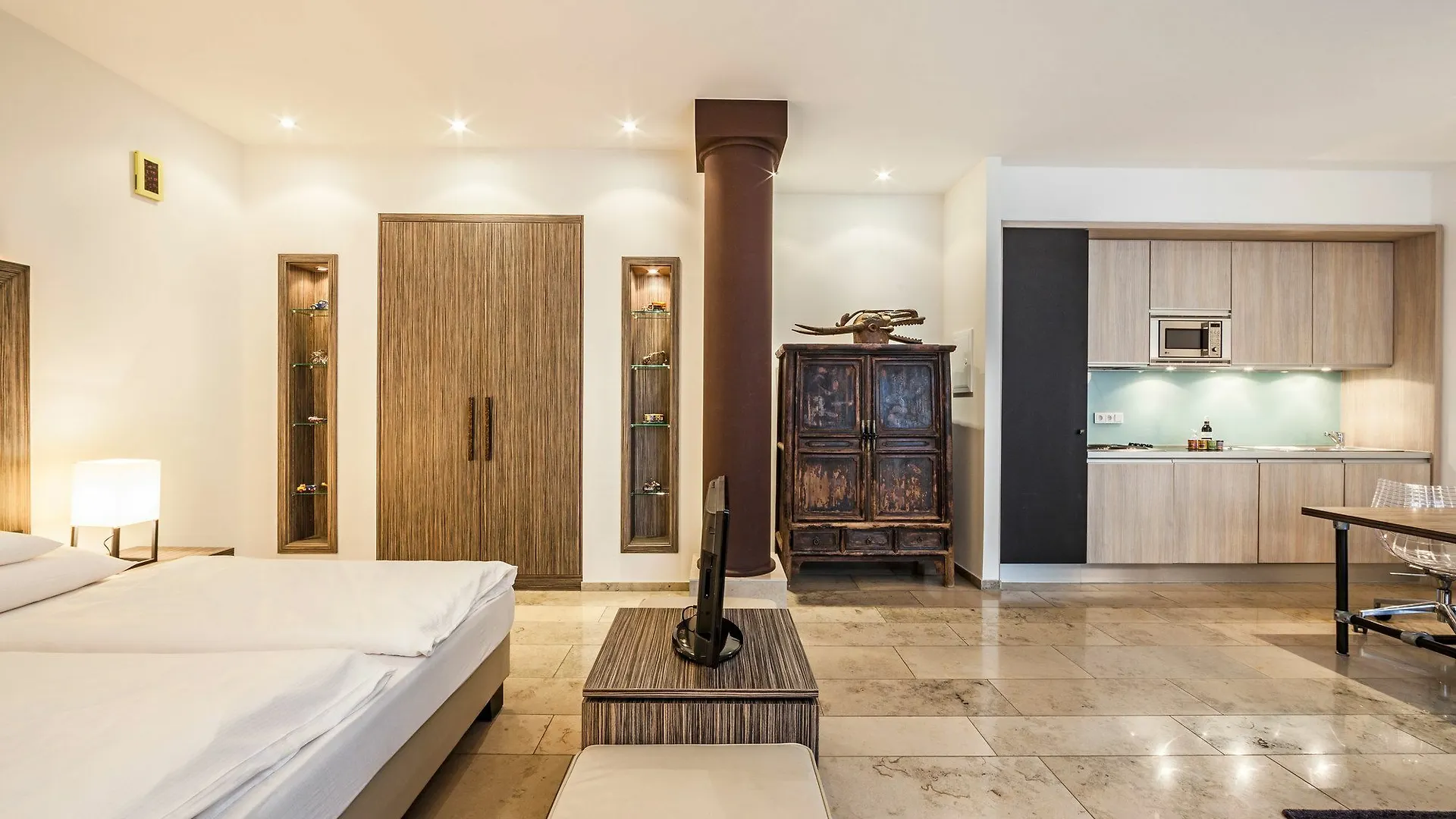 Burns Art & Culture Hotel Dusseldorf 4*,