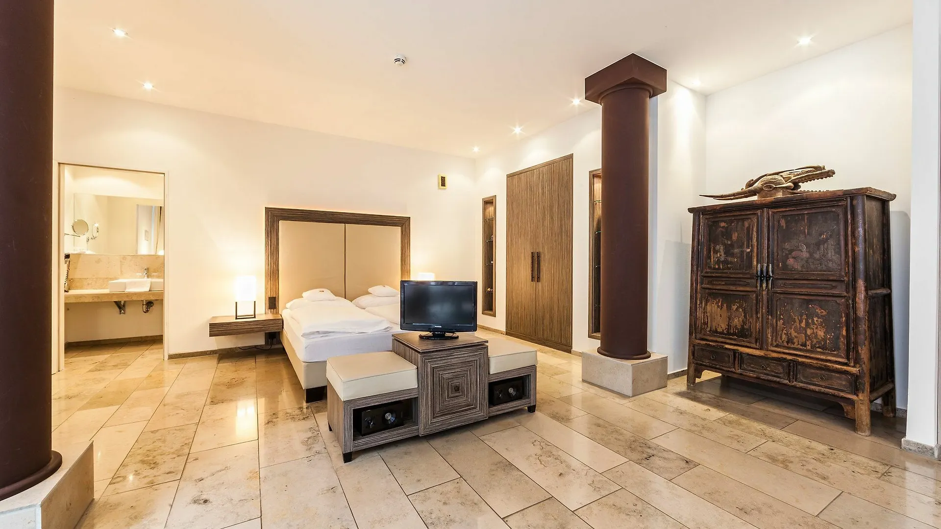 Burns Art & Culture Hotel Dusseldorf