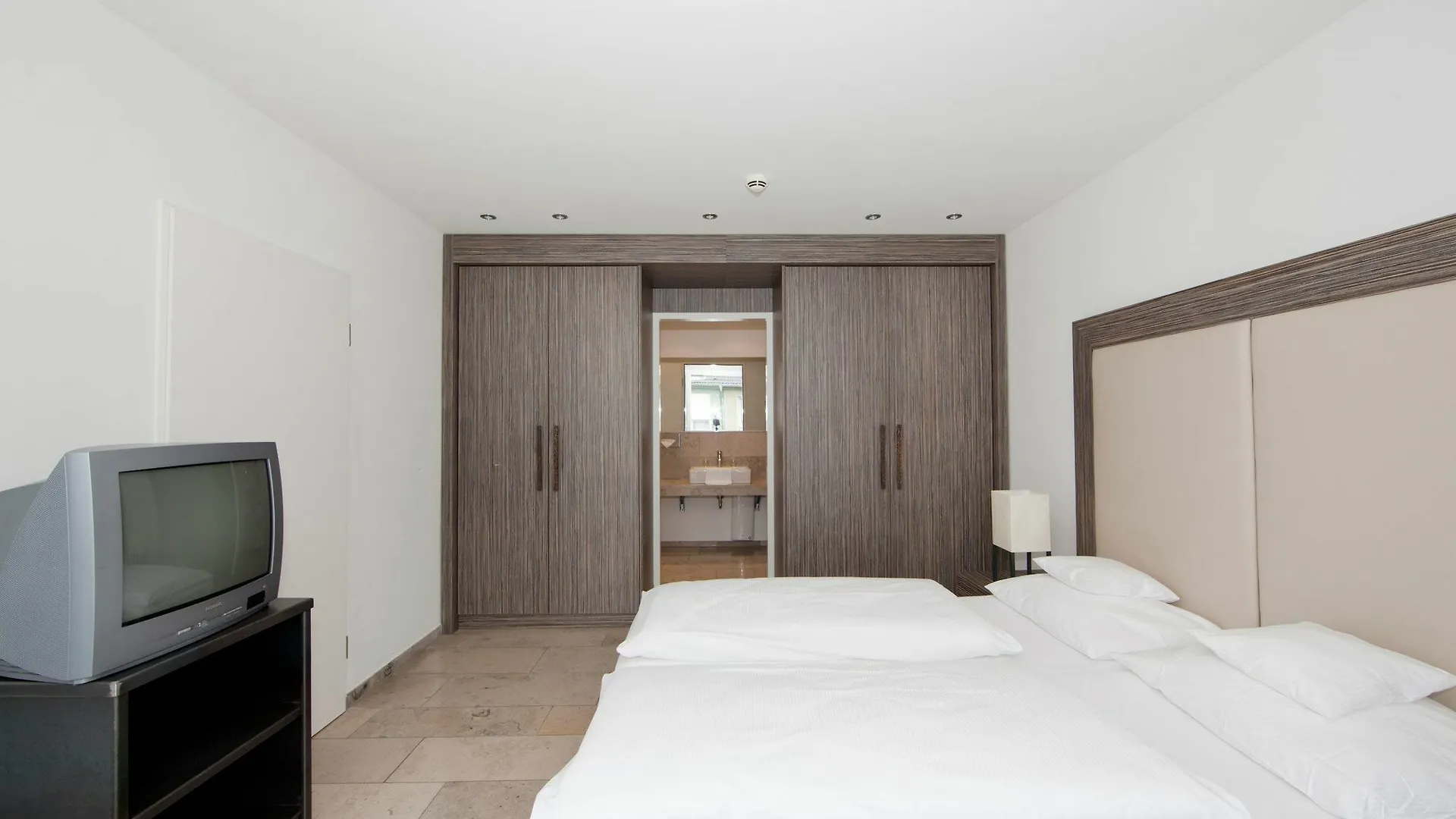 Burns Art & Culture Hotel Dusseldorf