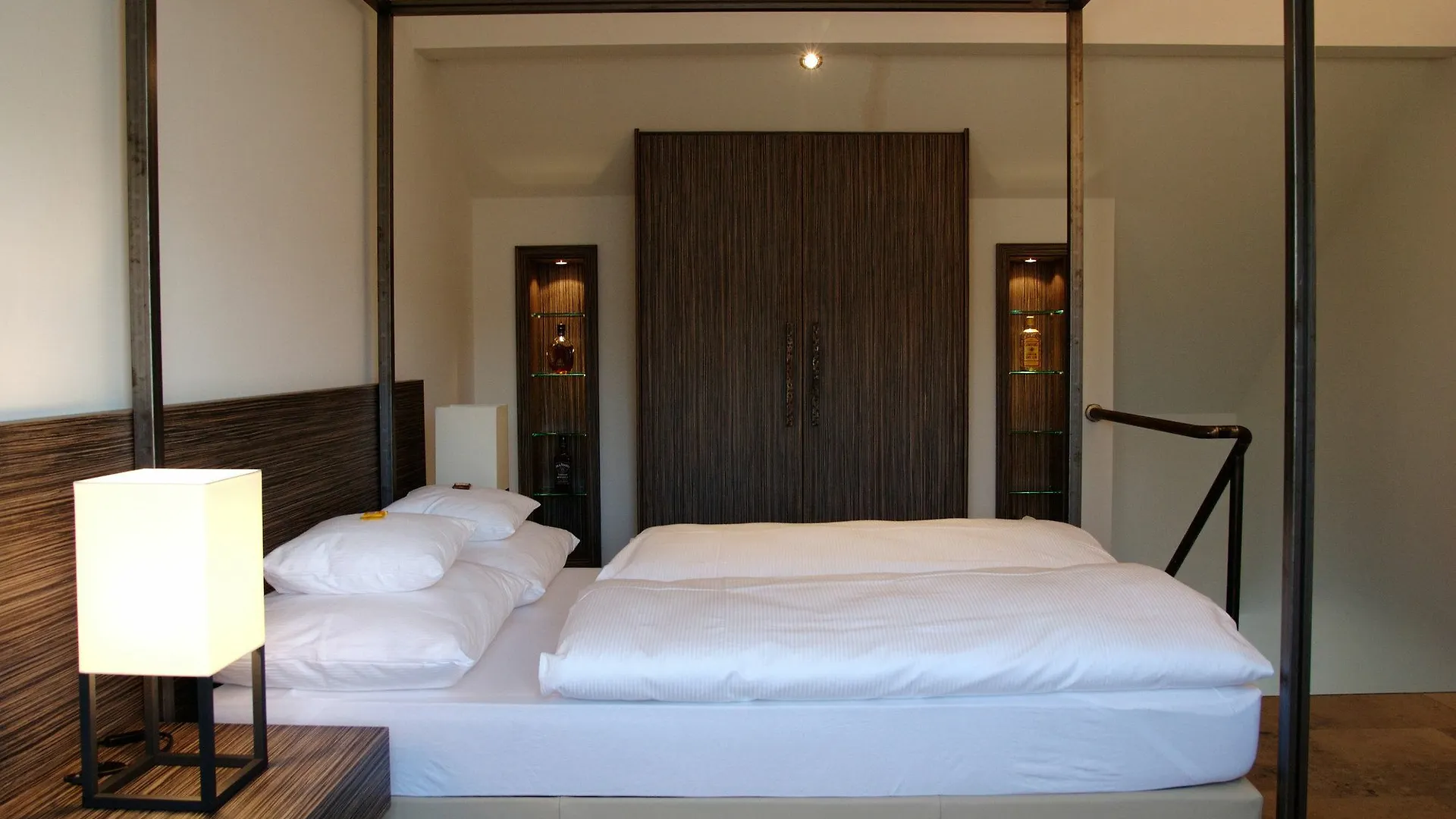 Burns Art & Culture Hotel Dusseldorf