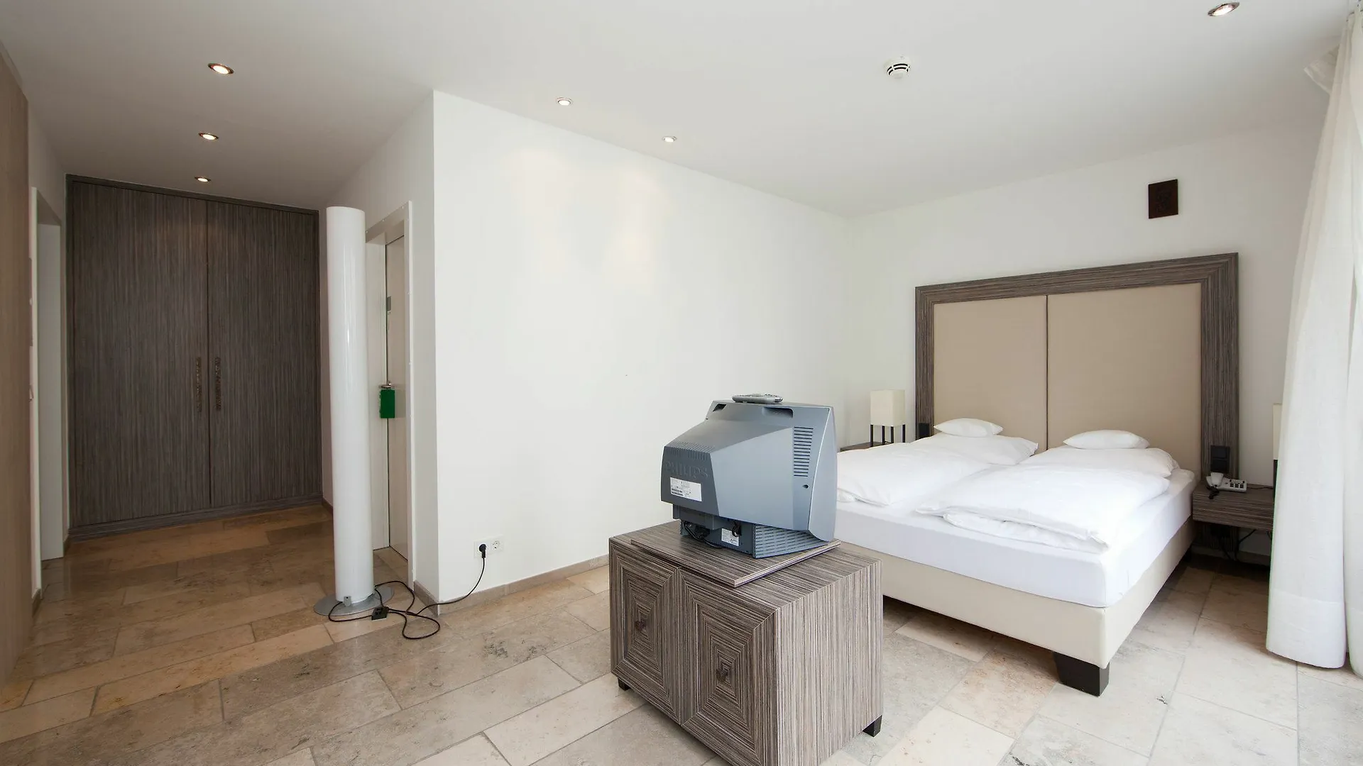 Burns Art & Culture Hotel Dusseldorf