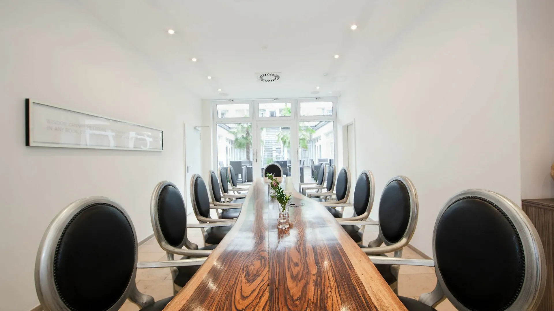 Burns Art & Culture Hotel Dusseldorf