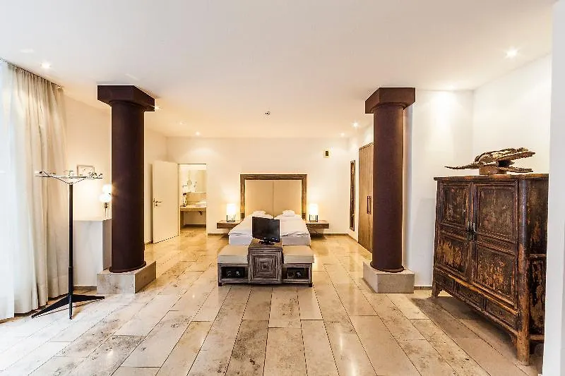Burns Art & Culture Hotel Dusseldorf